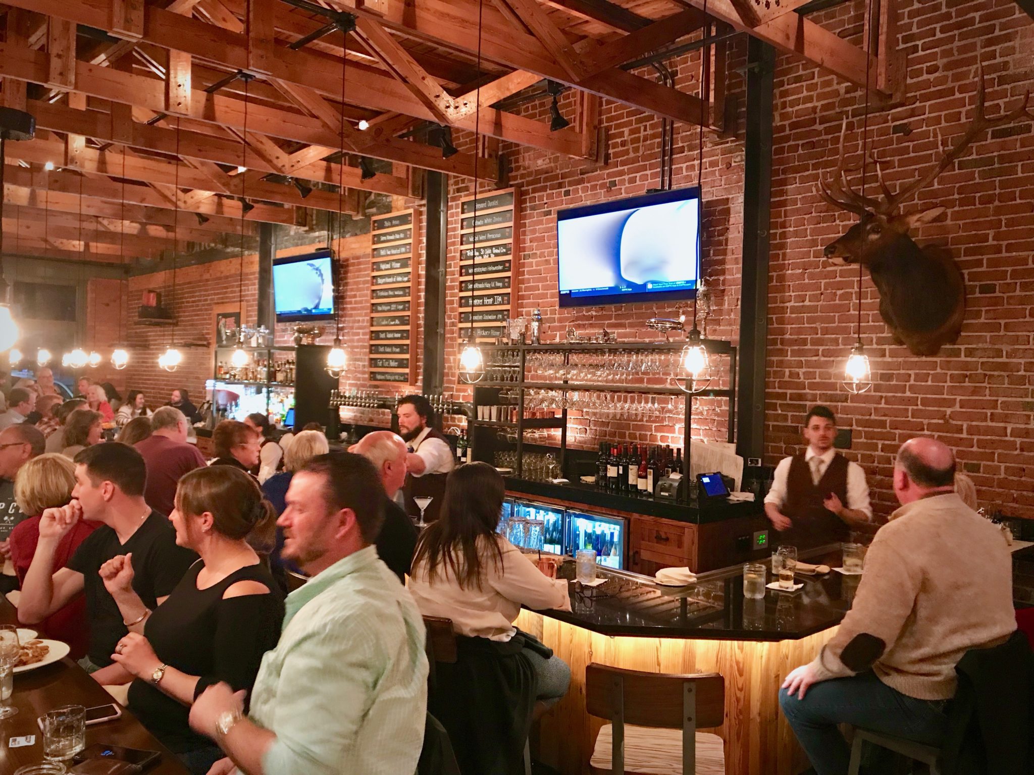 3 Reasons to visit Hendersonville NC for Hunger and Thirst Slice of Jess