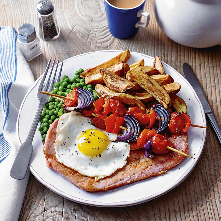 SW recipe Gammon, egg, chips and peas with pepper skewers Slimming