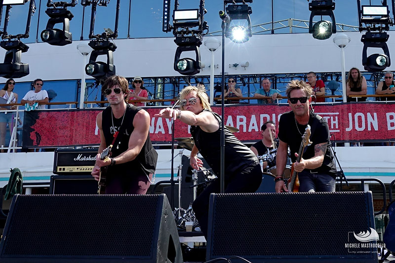 Gallery Slippery When Wet