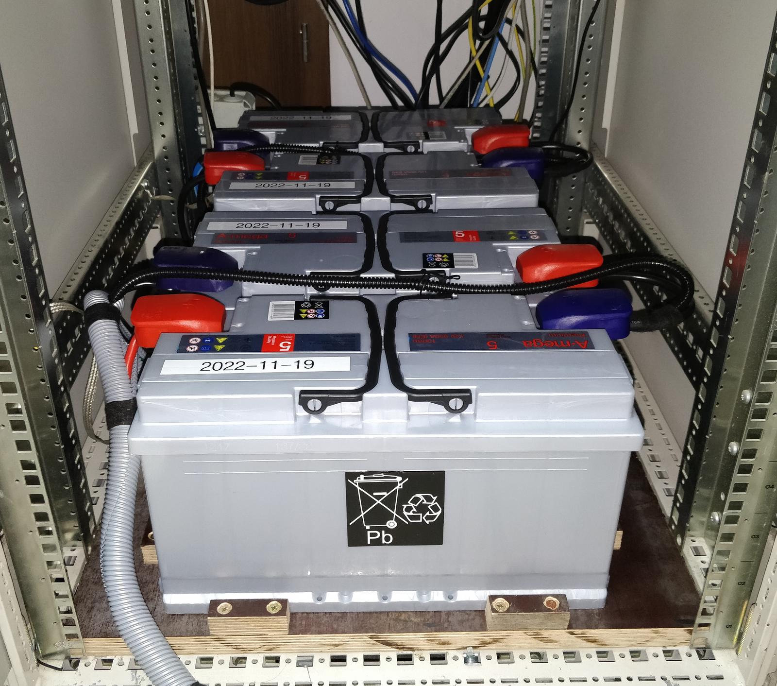 Longlasting UPS setup with APC SmartUPS and car batteries