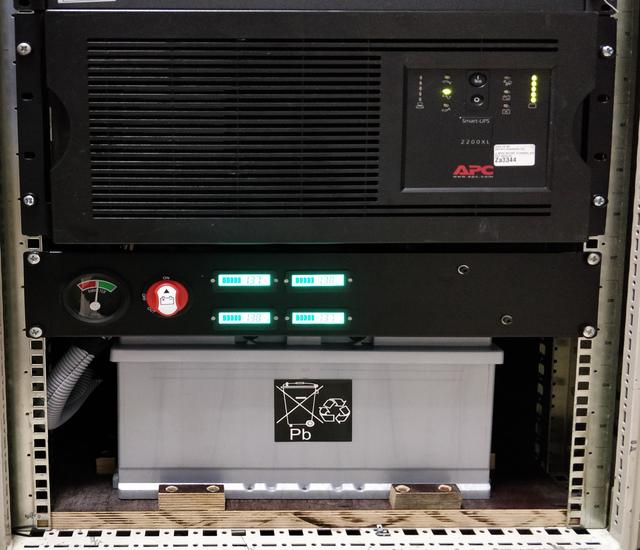Longlasting UPS setup with APC SmartUPS and car batteries