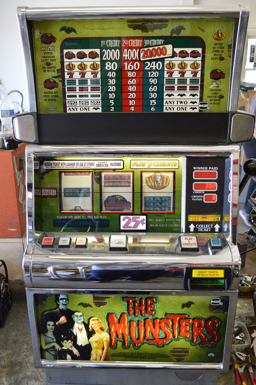 The Munsters slot machine Slot Machines Unlimited