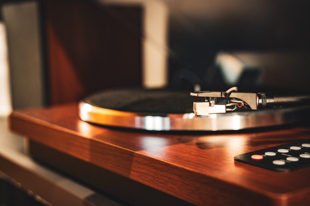 ILIVE Turntable With Speakers - Slow Burn Records
