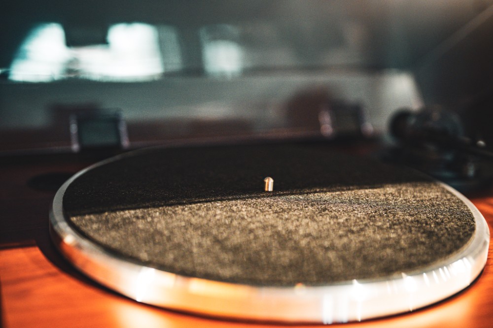 ILIVE Turntable With Speakers - Slow Burn Records
