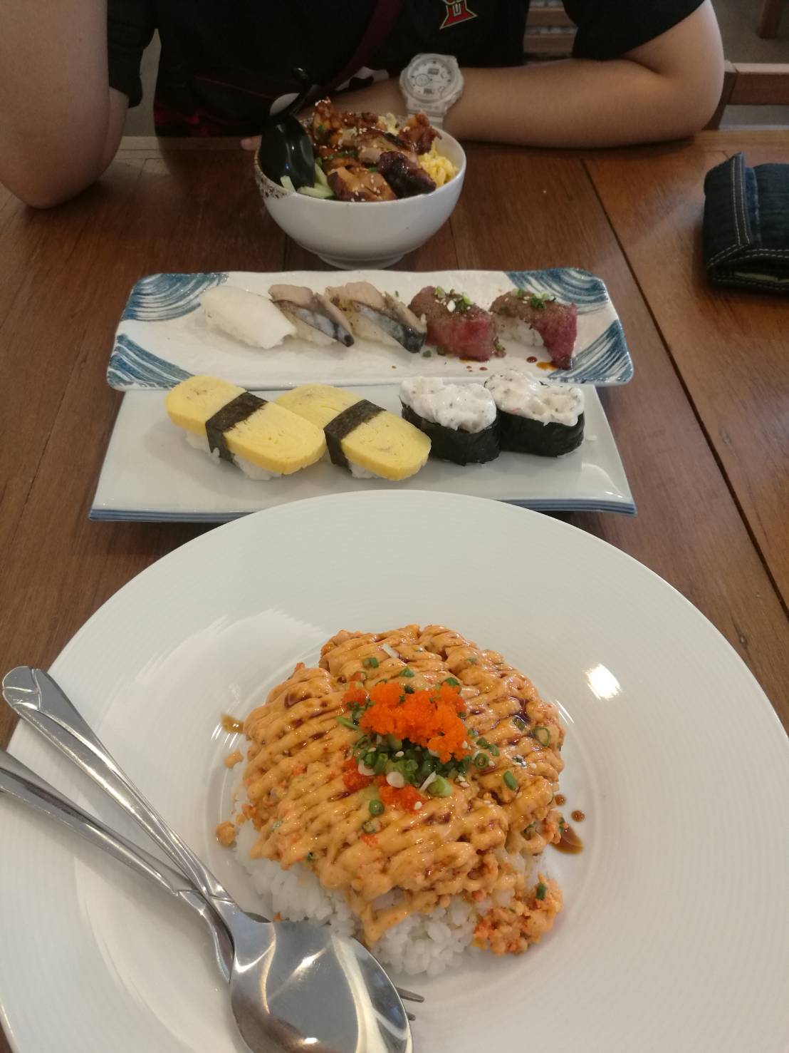 ลิ้มรสความรักสีส้มที่ Salmon King Japanese Restaurant