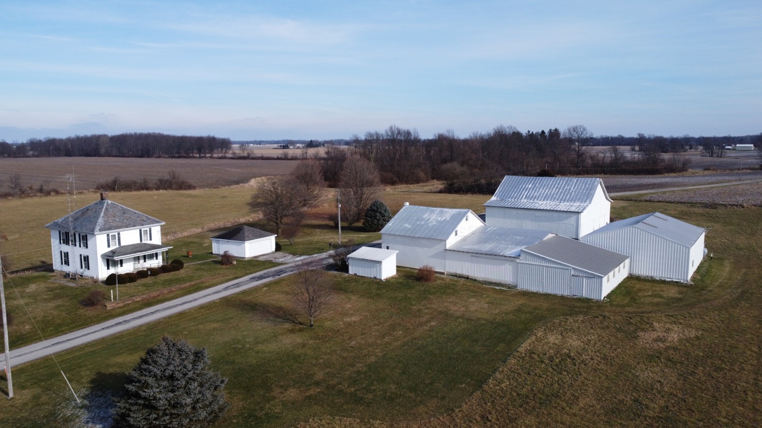 CHARMING COUNTRY HOME ON 10+ ACRES! Sluss Realty Featured Properties