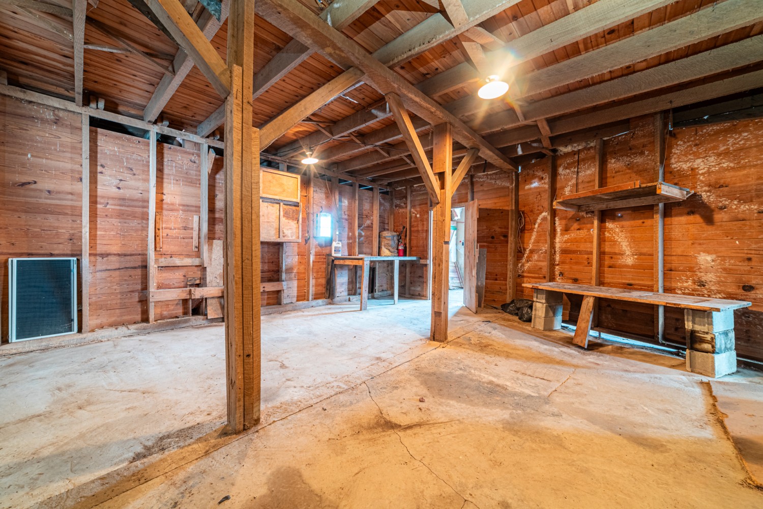 CHARMING COUNTRY HOME ON 10+ ACRES! Sluss Realty Featured Properties