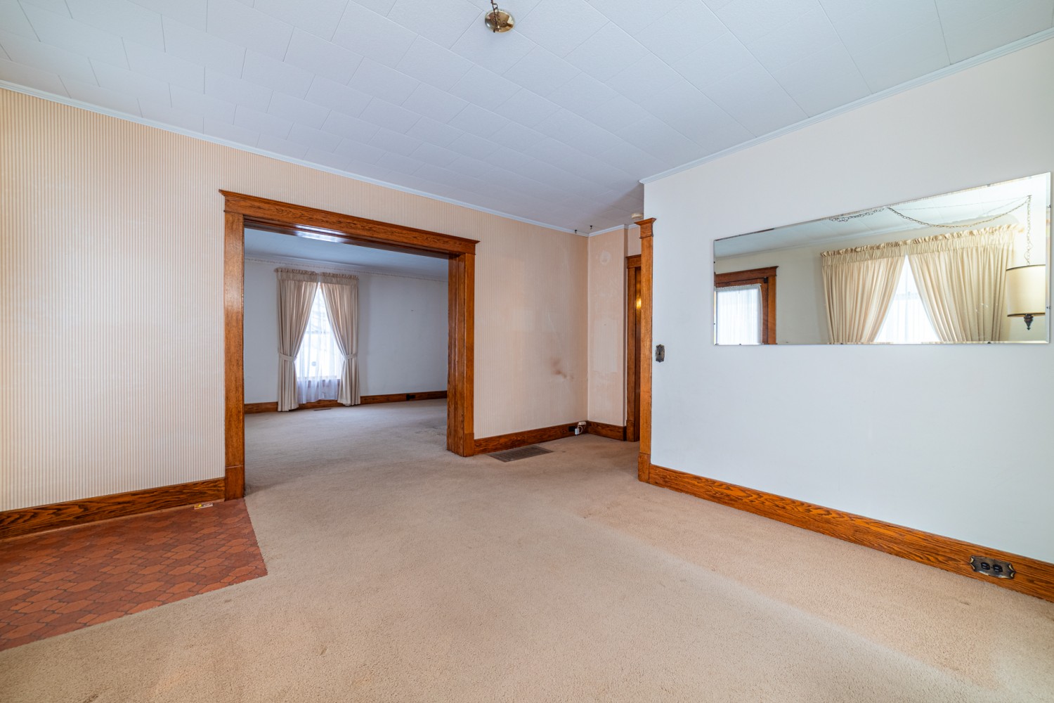 CHARMING COUNTRY HOME ON 10+ ACRES! Sluss Realty Featured Properties