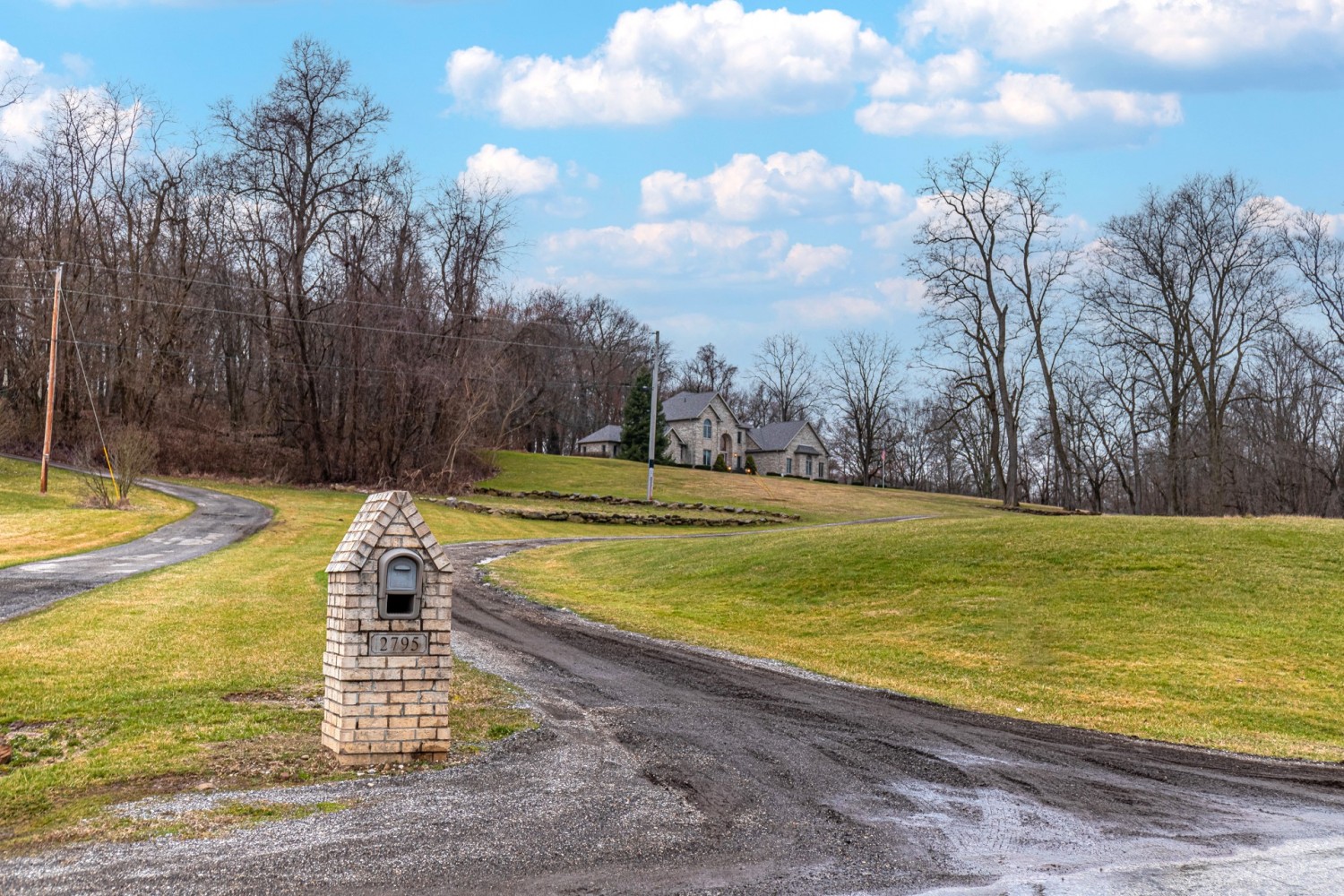 SPECTACULAR HOME ON 8 ACRES! Sluss Realty Featured Properties