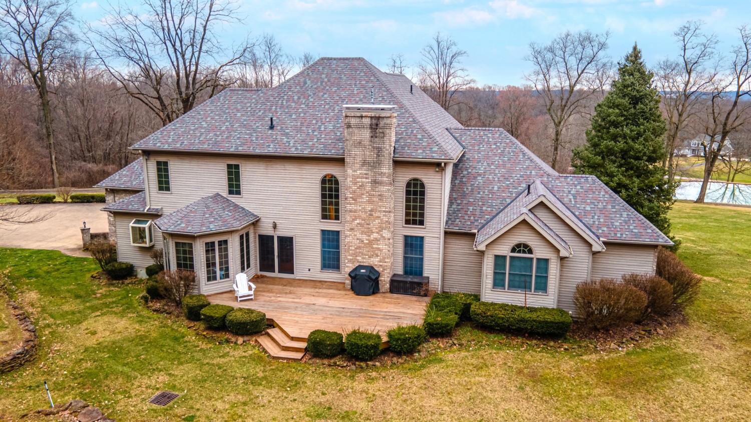 SPECTACULAR HOME ON 8 ACRES! Sluss Realty Featured Properties