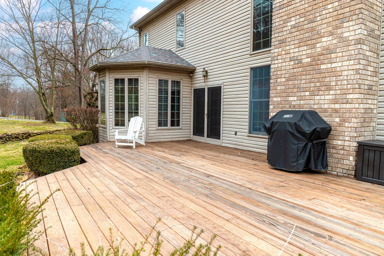 SPECTACULAR HOME ON 8 ACRES! Sluss Realty Featured Properties