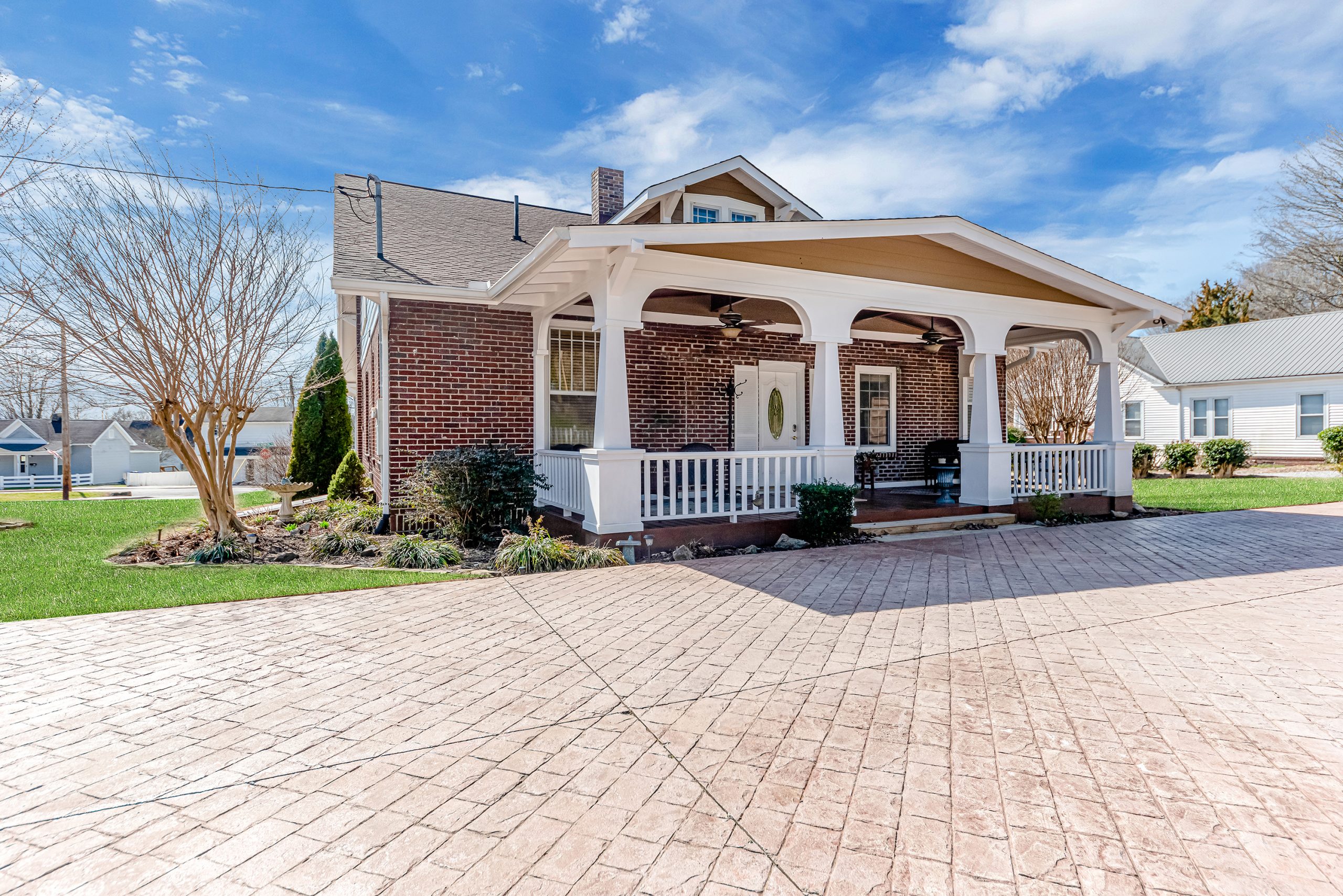 201 W. Washington Ave. HOUSE + 400 CONTENTS Slyman Auction