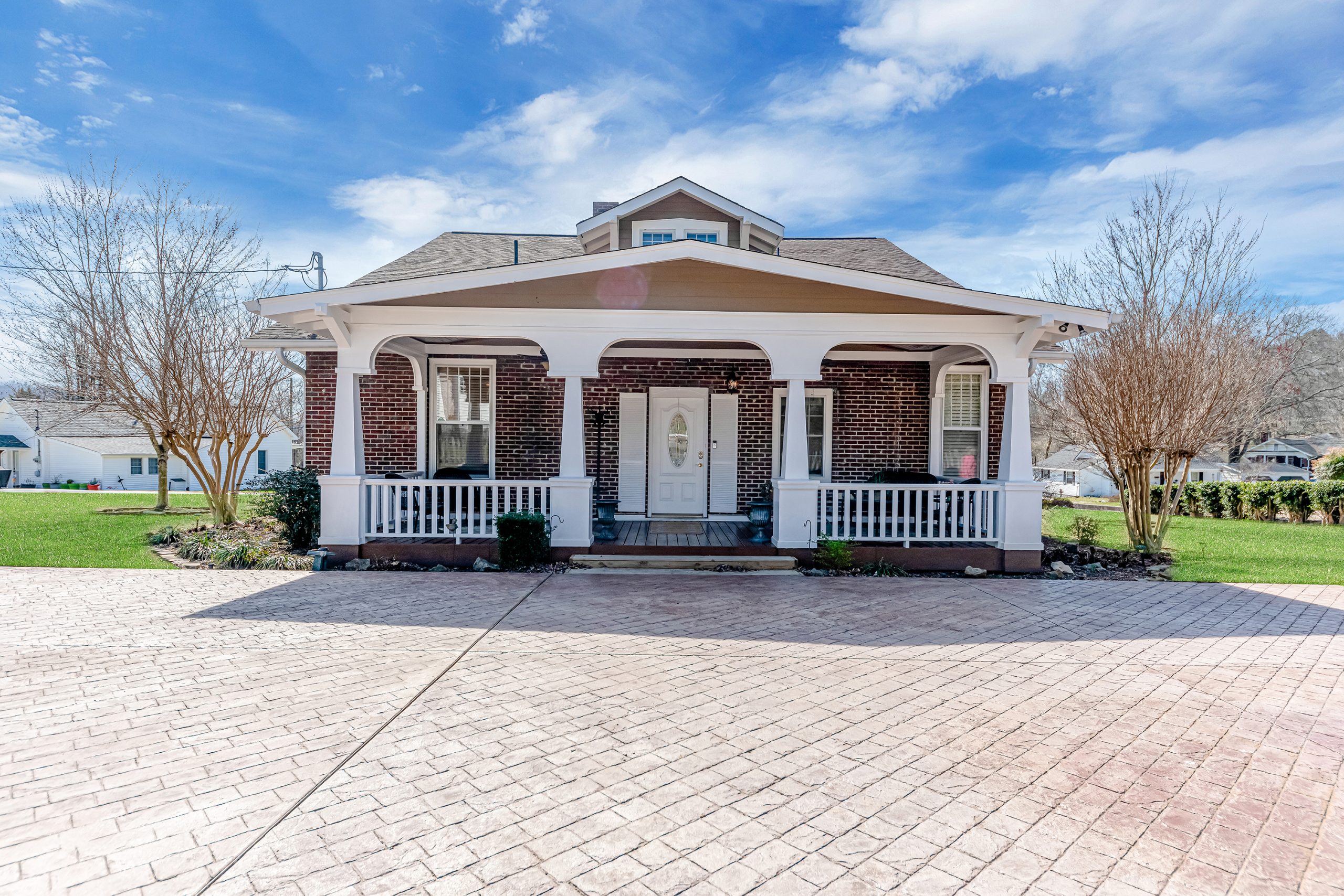 201 W. Washington Ave. HOUSE + 400 CONTENTS Slyman Auction
