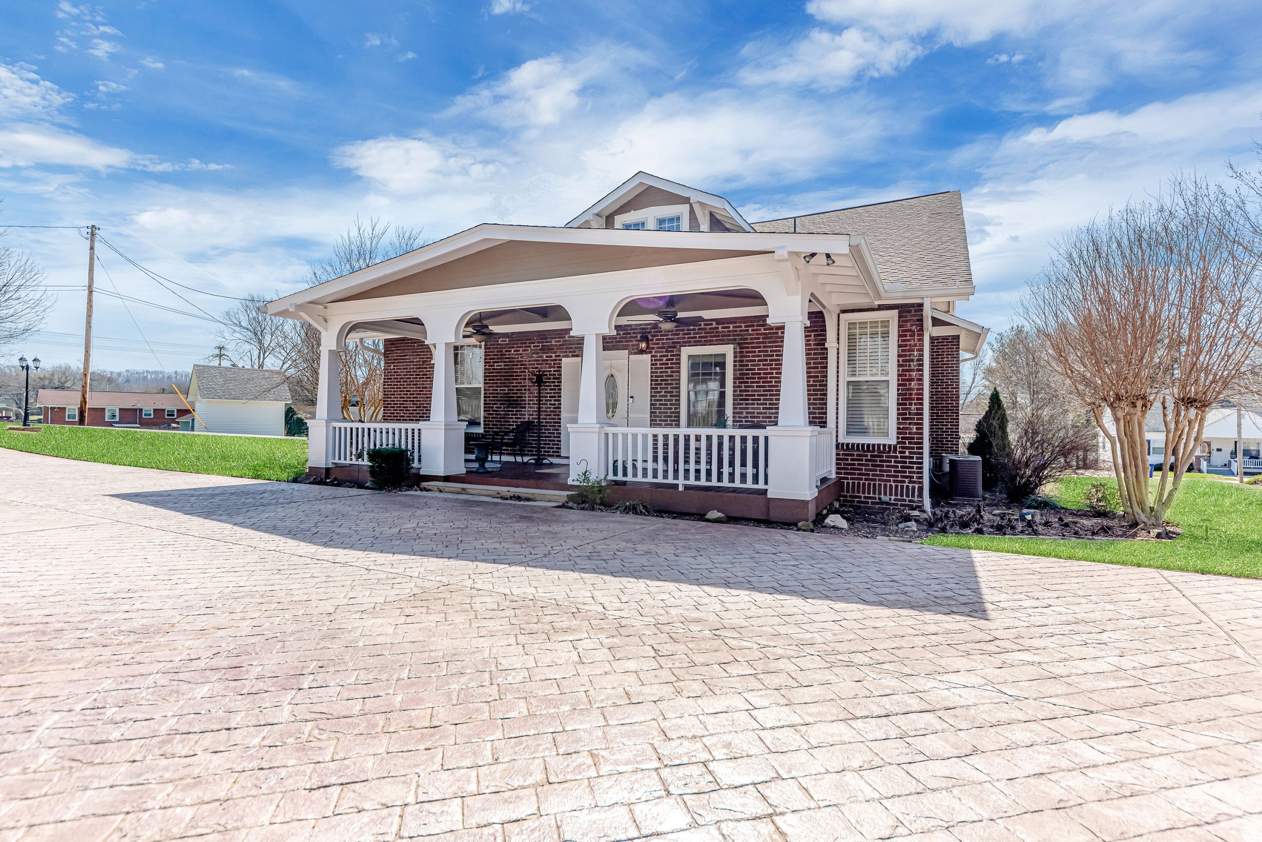 201 W. Washington Ave. HOUSE + 400 CONTENTS Slyman Auction