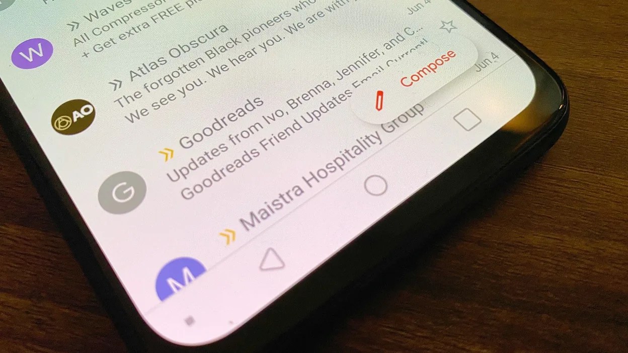 Gmail's compose button on Android gets bigger, but only when you scroll