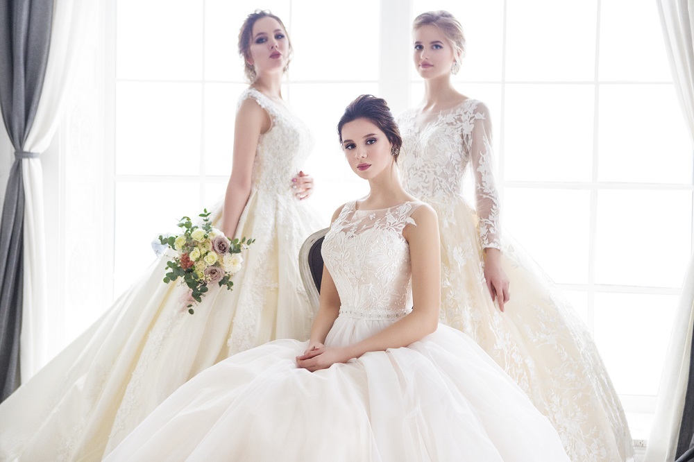 結婚式費用を節約できる！ウェディングドレスの選び方や費用を抑えるポイント 格安結婚式【スマ婚】
