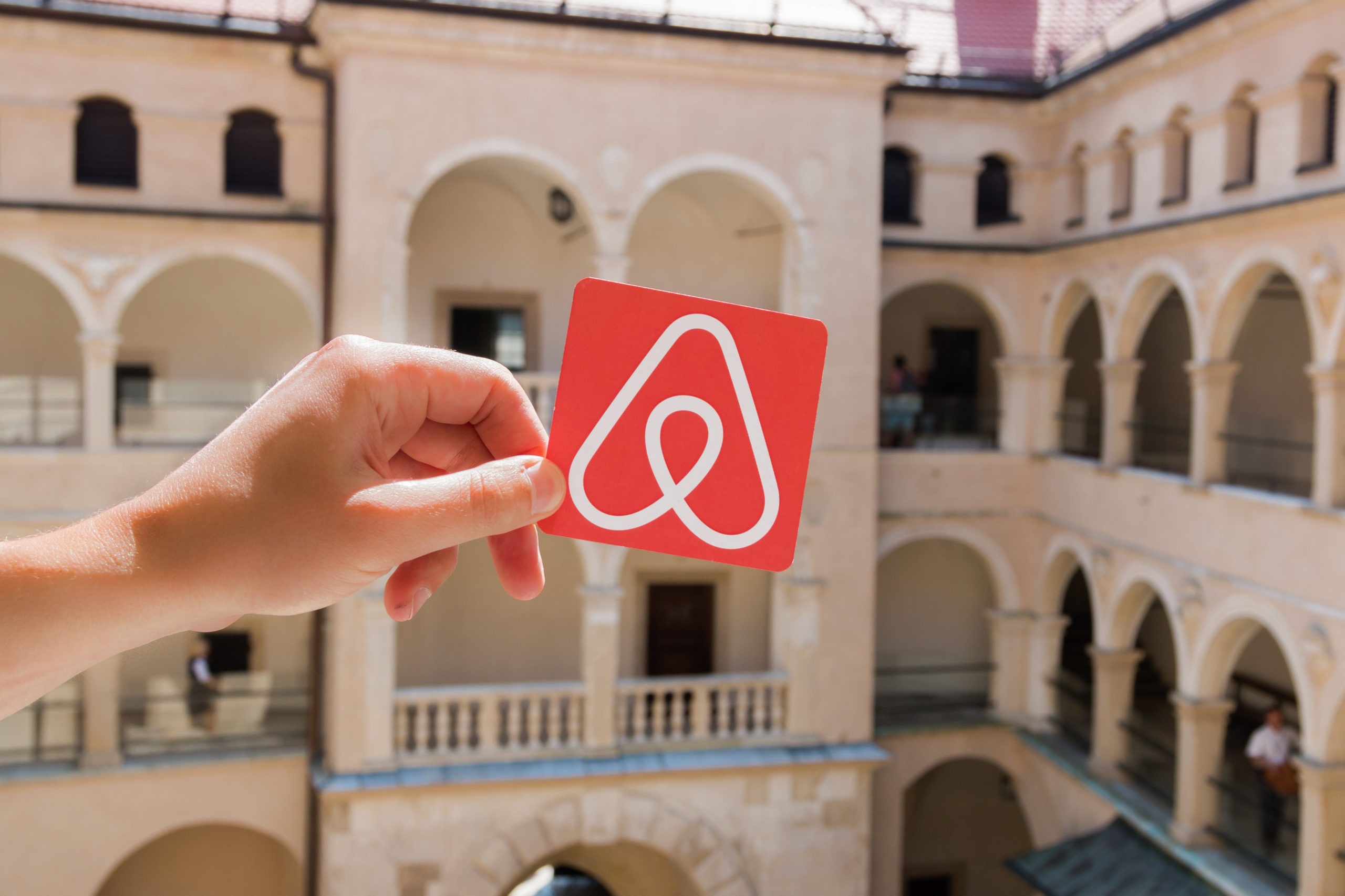 How Airbnb Rose to Fame and How You Can Mirror Its Success Small