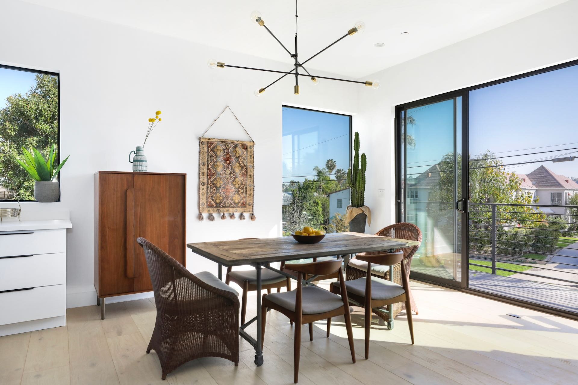 Rowena Walk in Los Feliz Small Lot