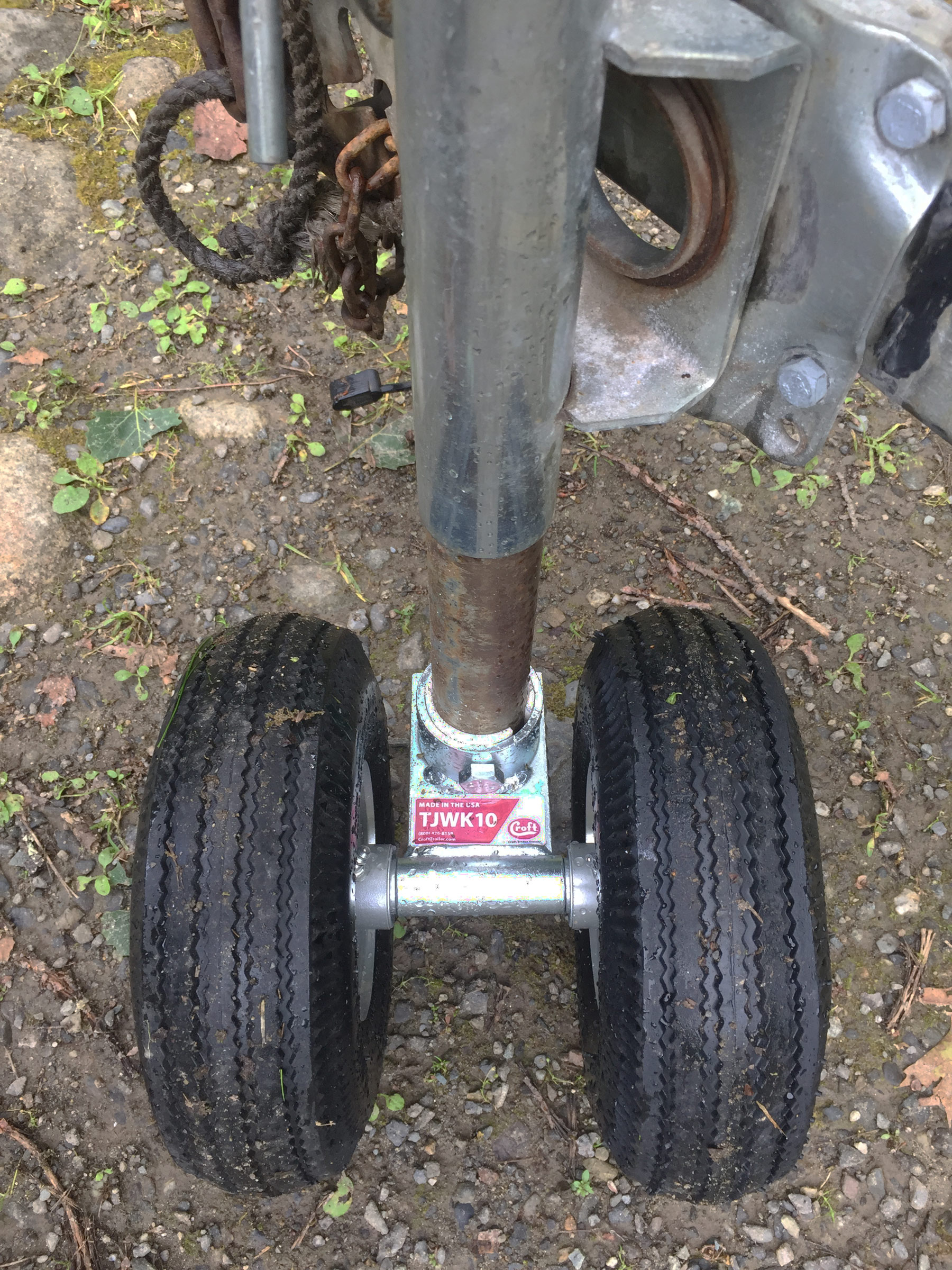 Trailer Jacks With Pneumatic Wheels