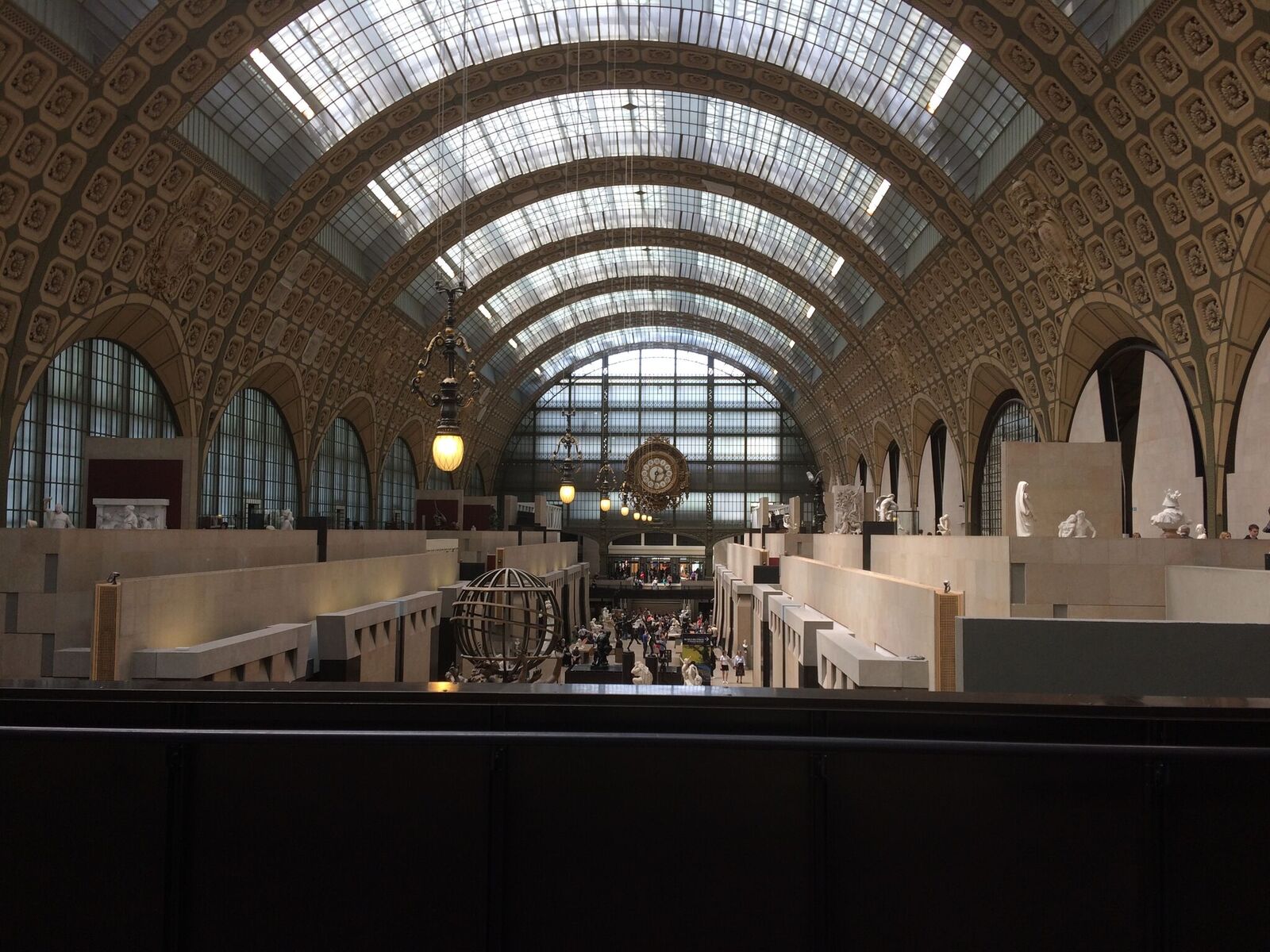 Paris17 Small Dog Syndrome