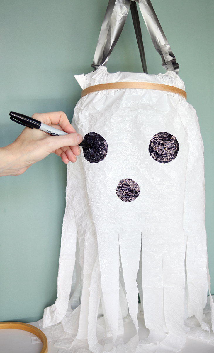 DIY Windsock Ghosts Plastic Bag Ghost Craft DIY Halloween