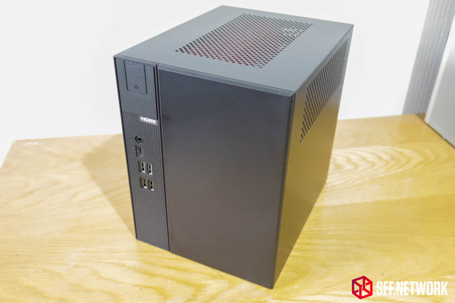 ASRock’s DeskMeet B660 – Fantastic Idea, Interesting Execution – SFF