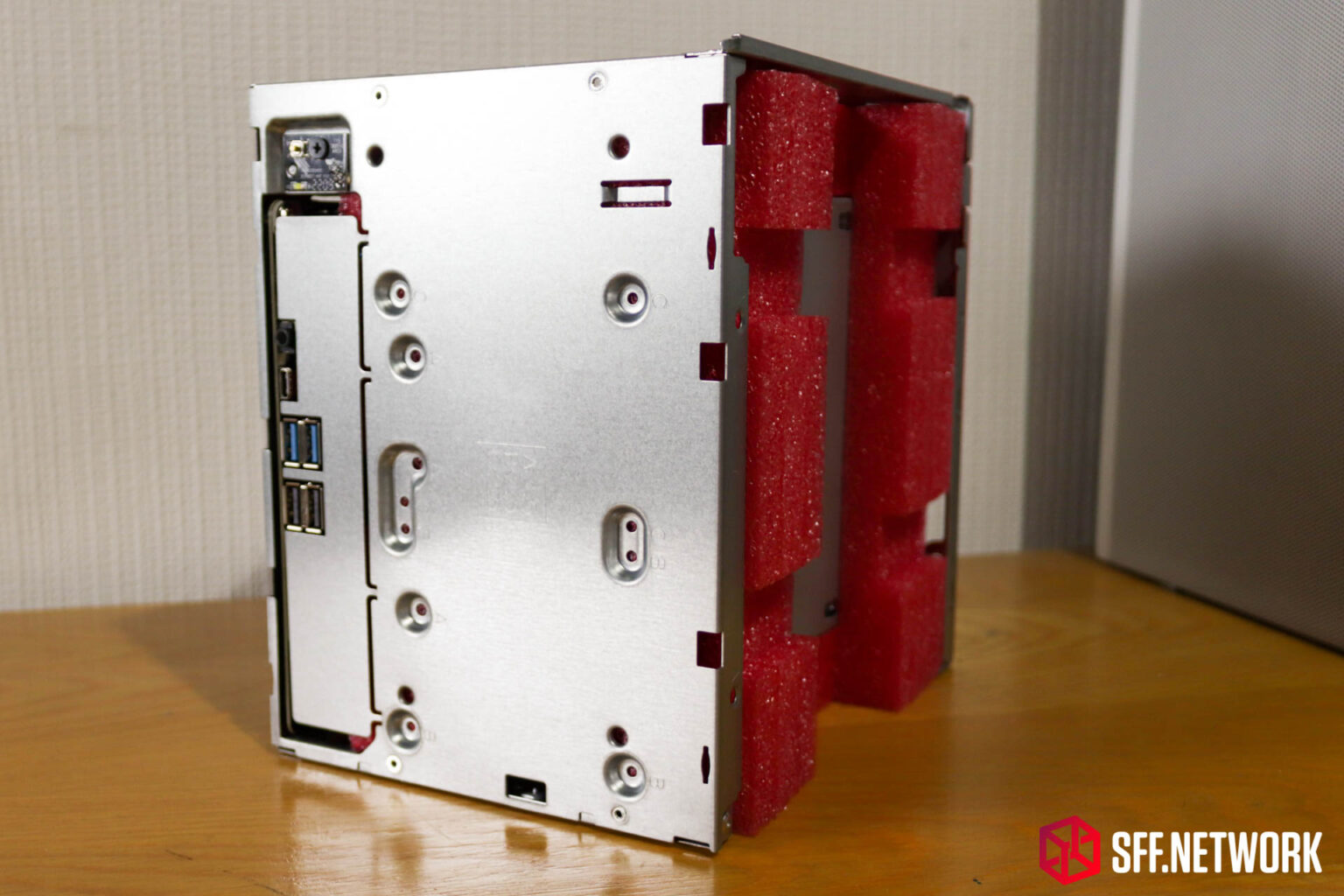 ASRock’s DeskMeet B660 – Fantastic Idea, Interesting Execution – SFF