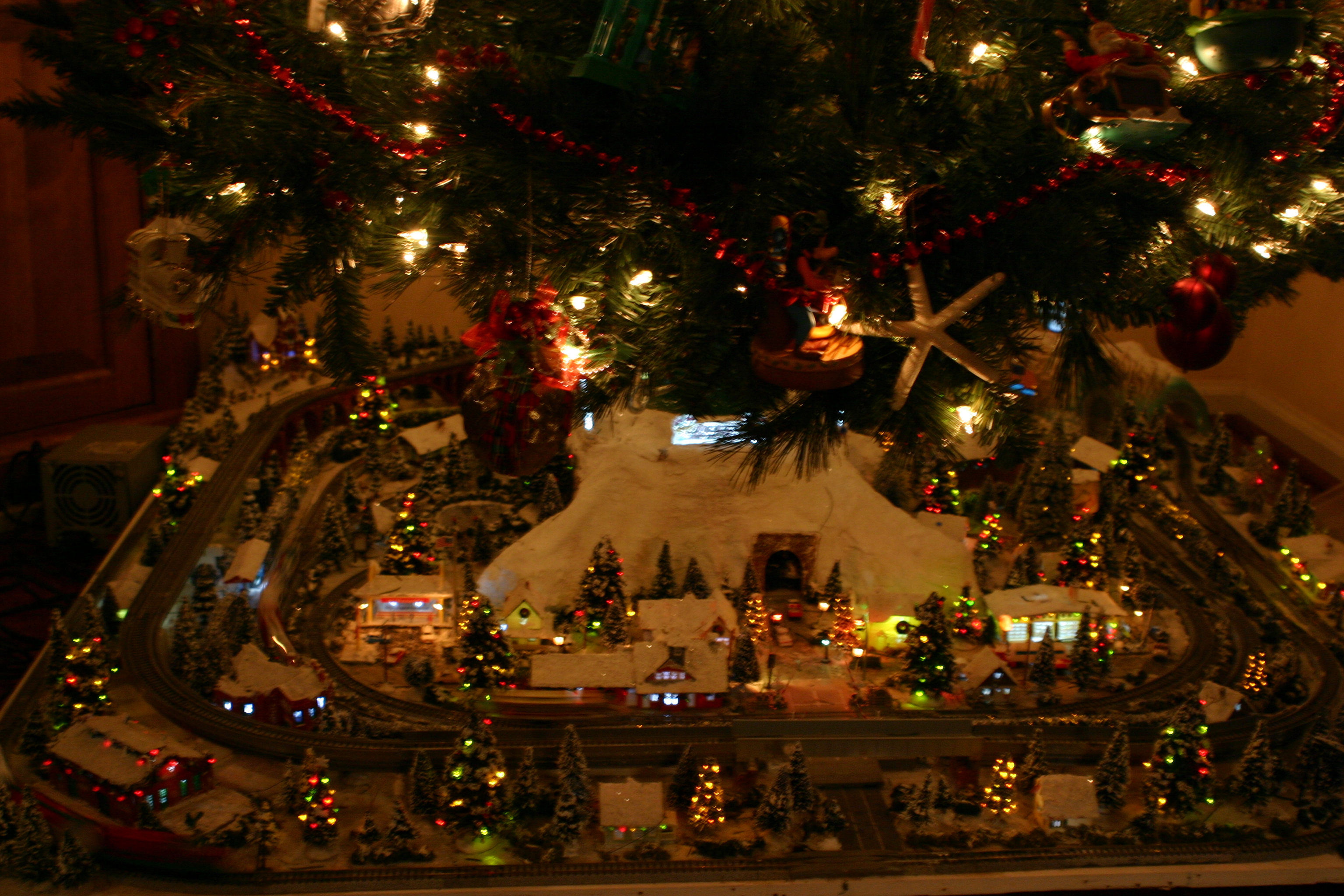 N Scale Christmas Lou Angelucci’s Christmas N Scale Layout Small Model Railroads