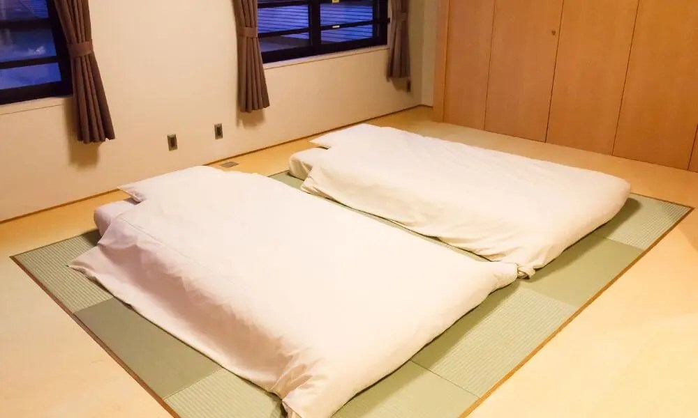 Are Japanese Futons Good For Side Sleepers? (Benefits And Drawbacks)
