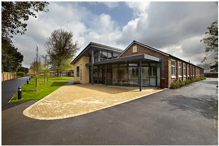 Bromsgrove school (Bromsgrove, United Kingdom) apply for a camp