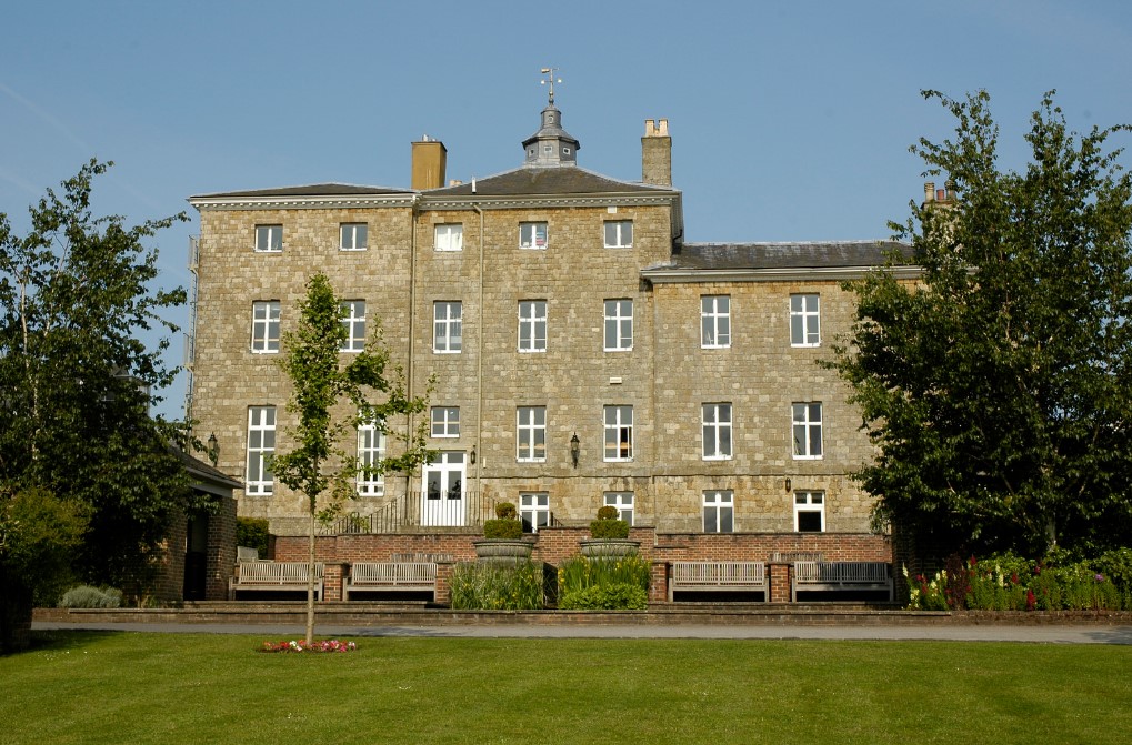 Sevenoaks School (Suburb of London, United Kingdom) apply, prices