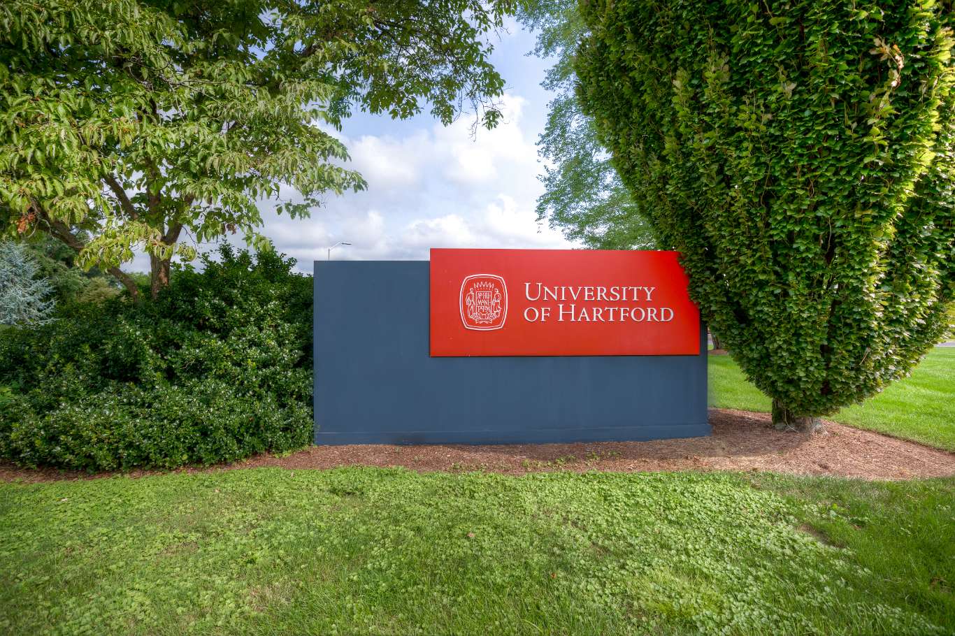 University of Hartford (Hartford, Connecticut, USA) apply for a camp
