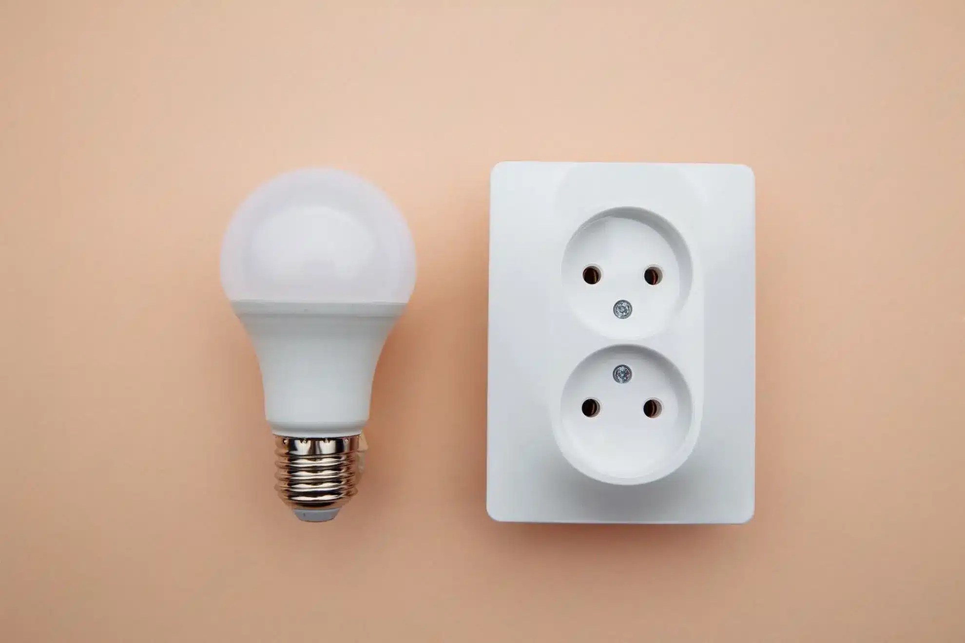Smart Plug vs Smart Bulb Choosing the Best IoT Device