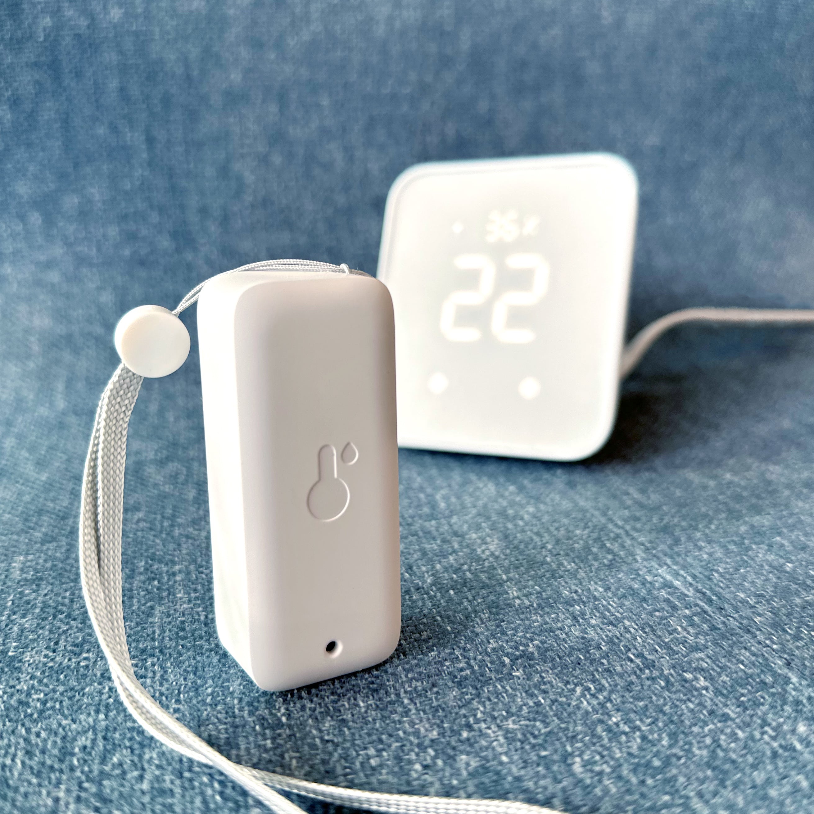 Handy temperature sensor SwitchBot ThermoHygrometer Matter & Apple