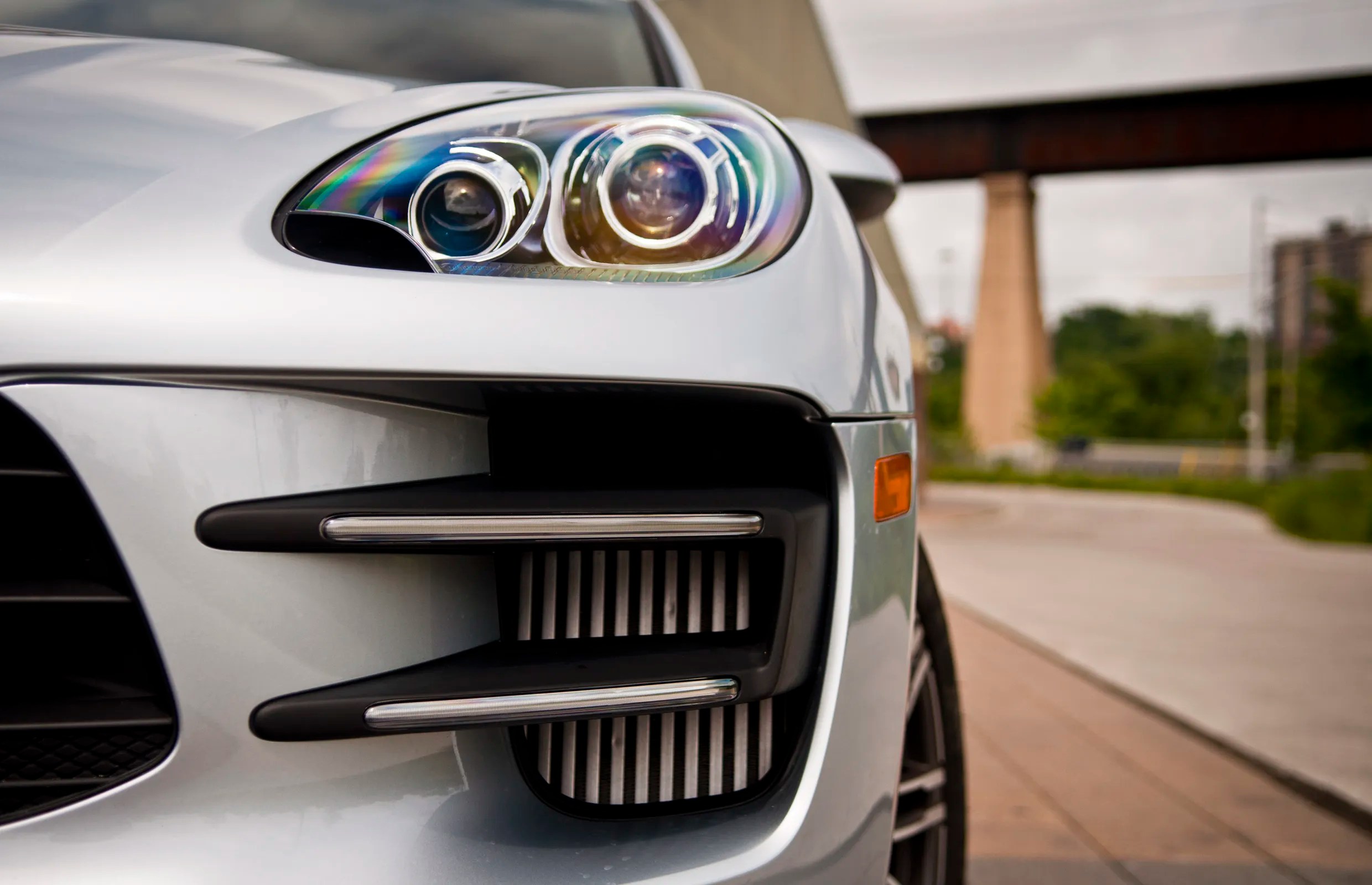 SUV Review: 2014 Porsche Macan Turbo | Driving