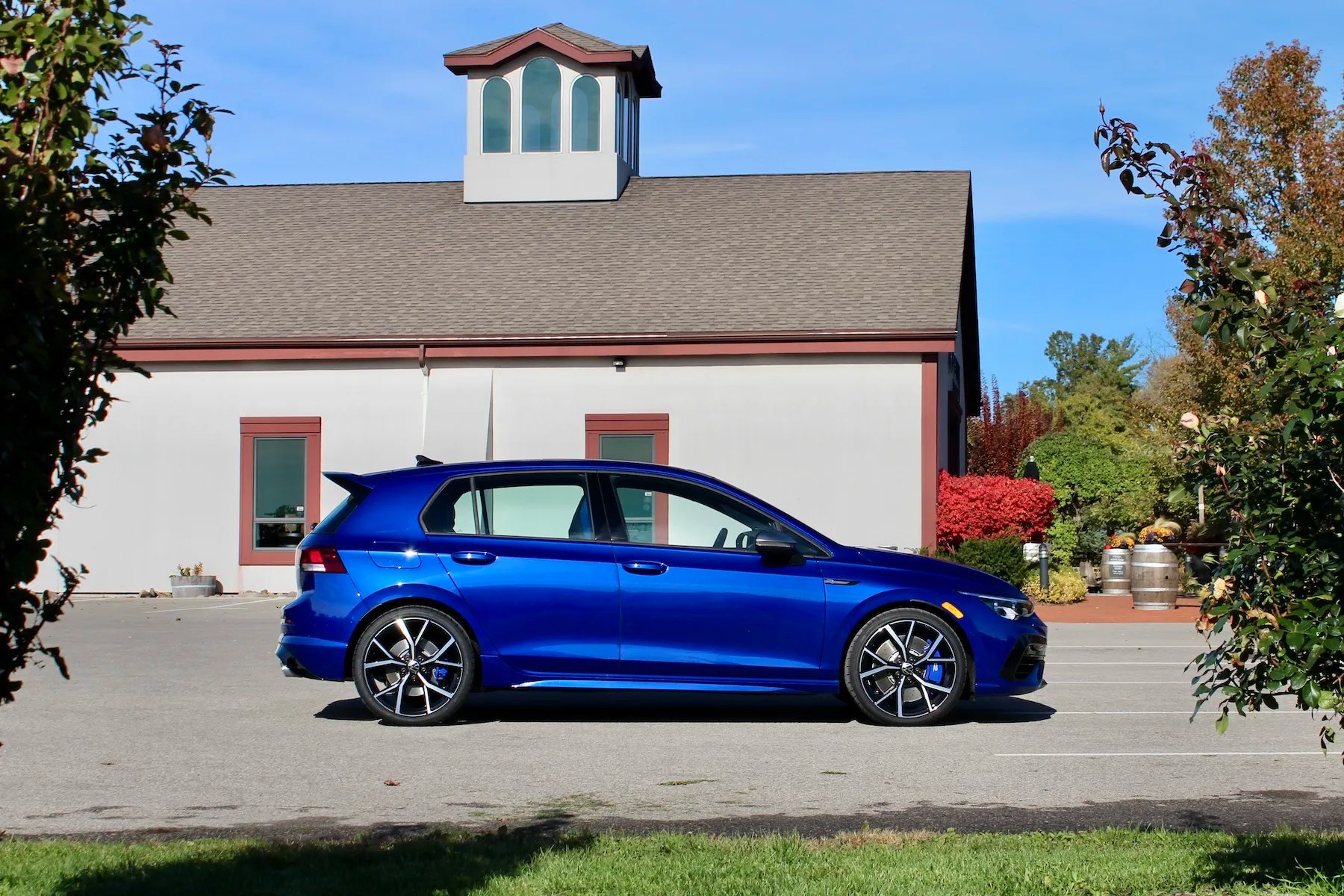 Car Review: 2022 Volkswagen Golf R | Driving