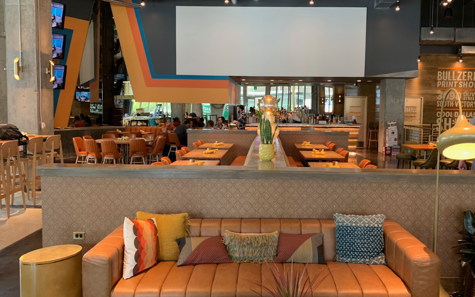 Best Dallas Sports Bars To Watch A Football Game Smart City Locating