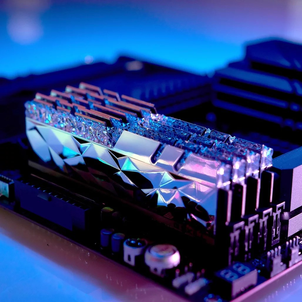 GSKILL Trident Z Royal Elite 16GB (2x8GB) Silver Smart Concept