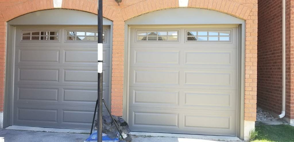 Thermocraft modelled simple garage door in Vaughan Thermocraft modelled simple garage door in Vaughan