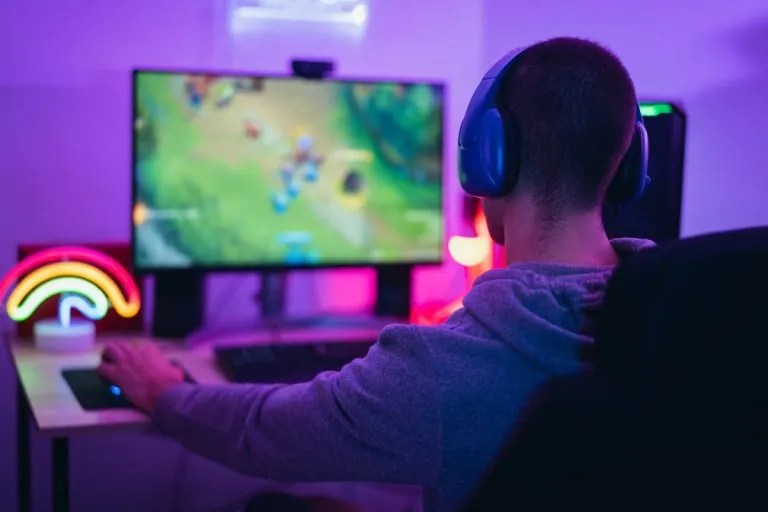 How To Use A Computer Monitor As A TV Screen Complete Guide