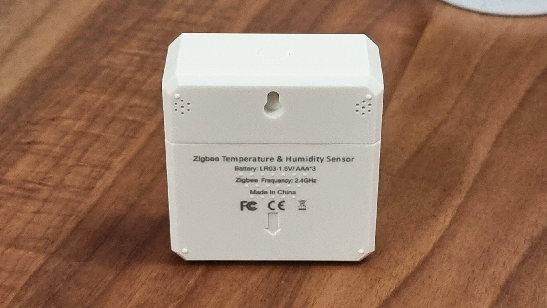Zigbee Temperature & Humidity Sensor with an LCD SmartHomeScene