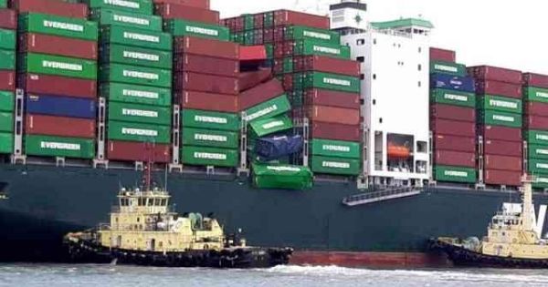 Tàu của hãng vận tải Evergreen bị sự cố sập và rơi mất nhiều container trên biển Smartlink