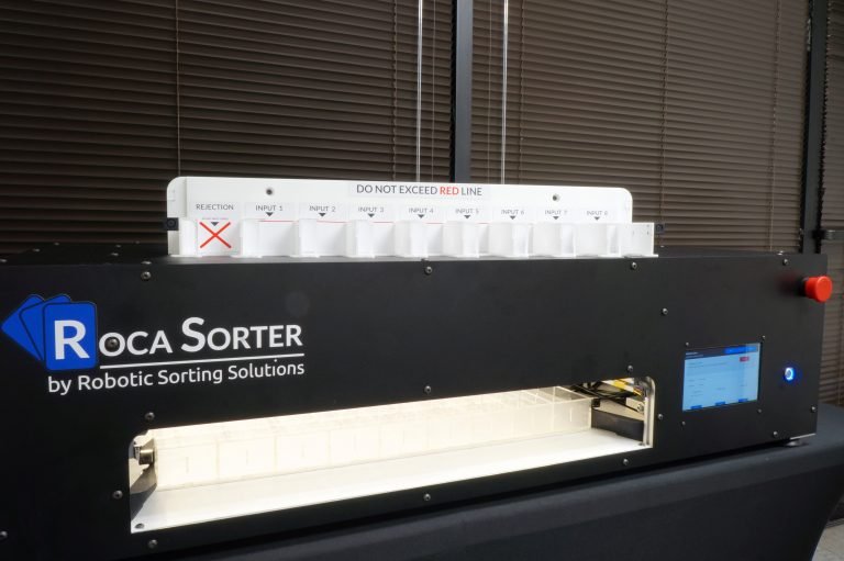 Sbíráte karty Magic The Gathering? Tohoto robotického pomocníka