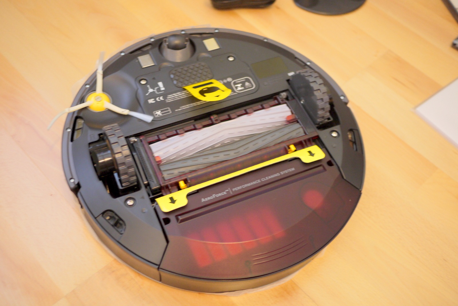 Ultimate Guide to Deciding between the Neato BotVac vs Roomba