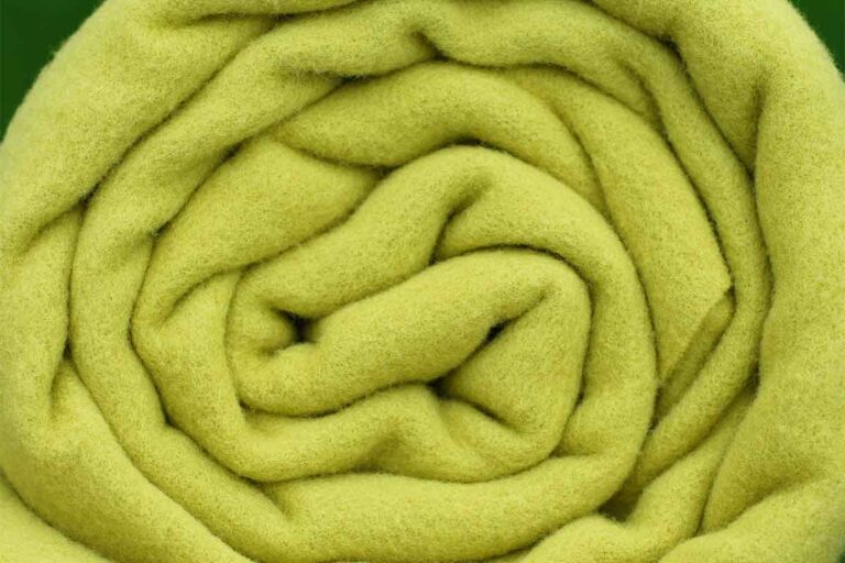 How to Get Rid of Static on Blankets (8 Tips) - Smart Sleeping Tips