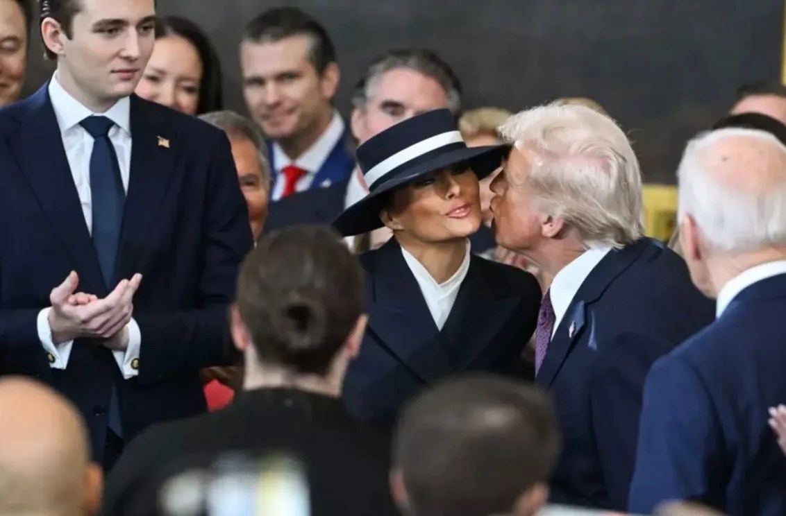Body language expert reveals what happened when Melania ‘turned her(01)