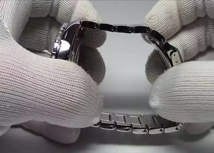 How to Remove Links From Fossil Smartwatch? (No Tools)