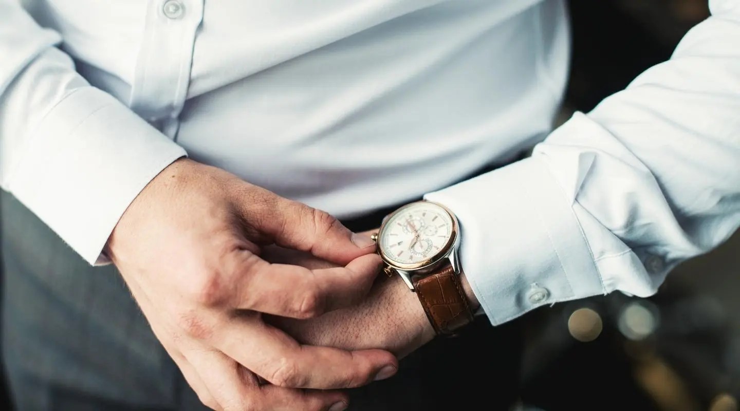 On What Side Do Men Wear Watches? Smart Watch Man