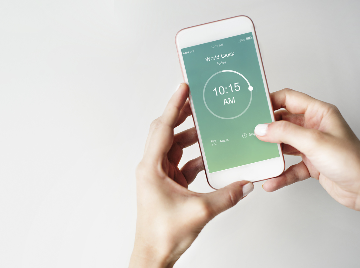 知ってもムダ!?iPhoneのストップウォッチをアナログ表示に変更する方法