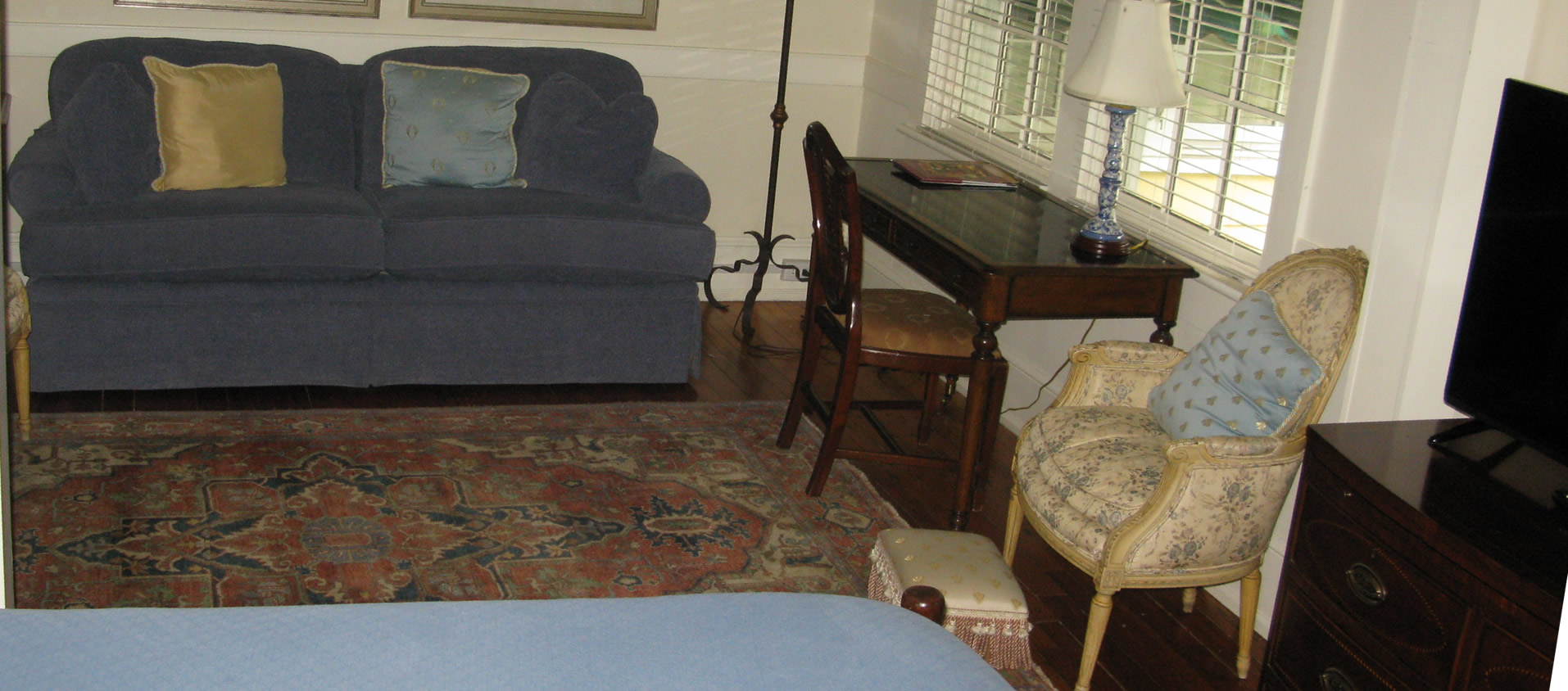 THE INN SUITES ⋆ The Smithfield Inn